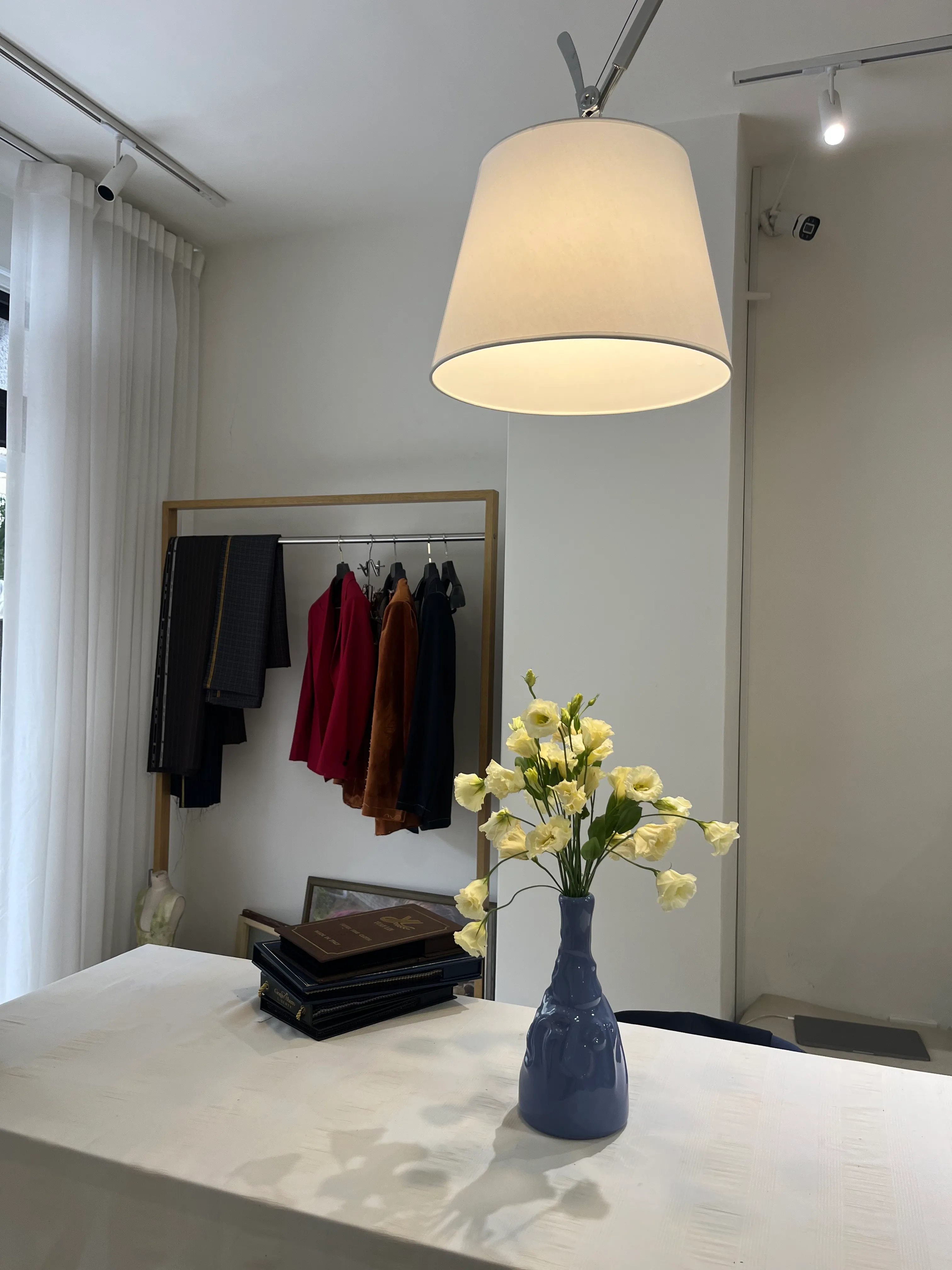 候鳥西服店面與量身